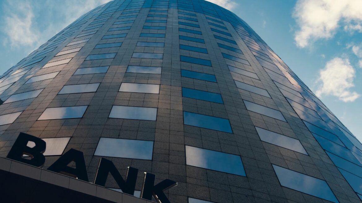 Como abrir uma conta bancária online sem custos?