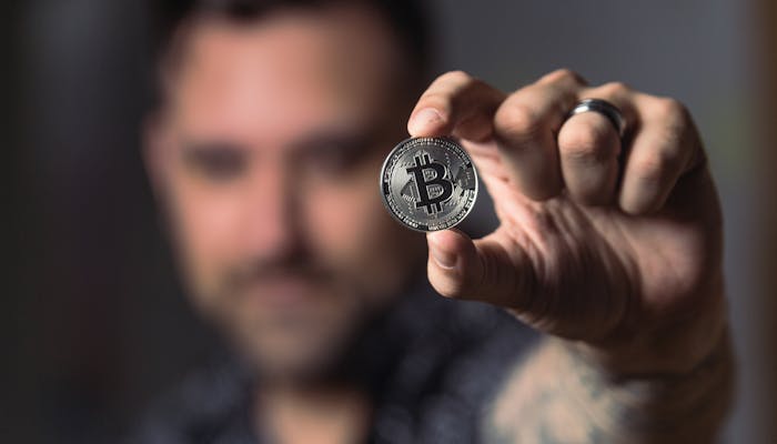 Como as Flutuações do Bitcoin Afetam a Confiança dos Investidores e o Mercado